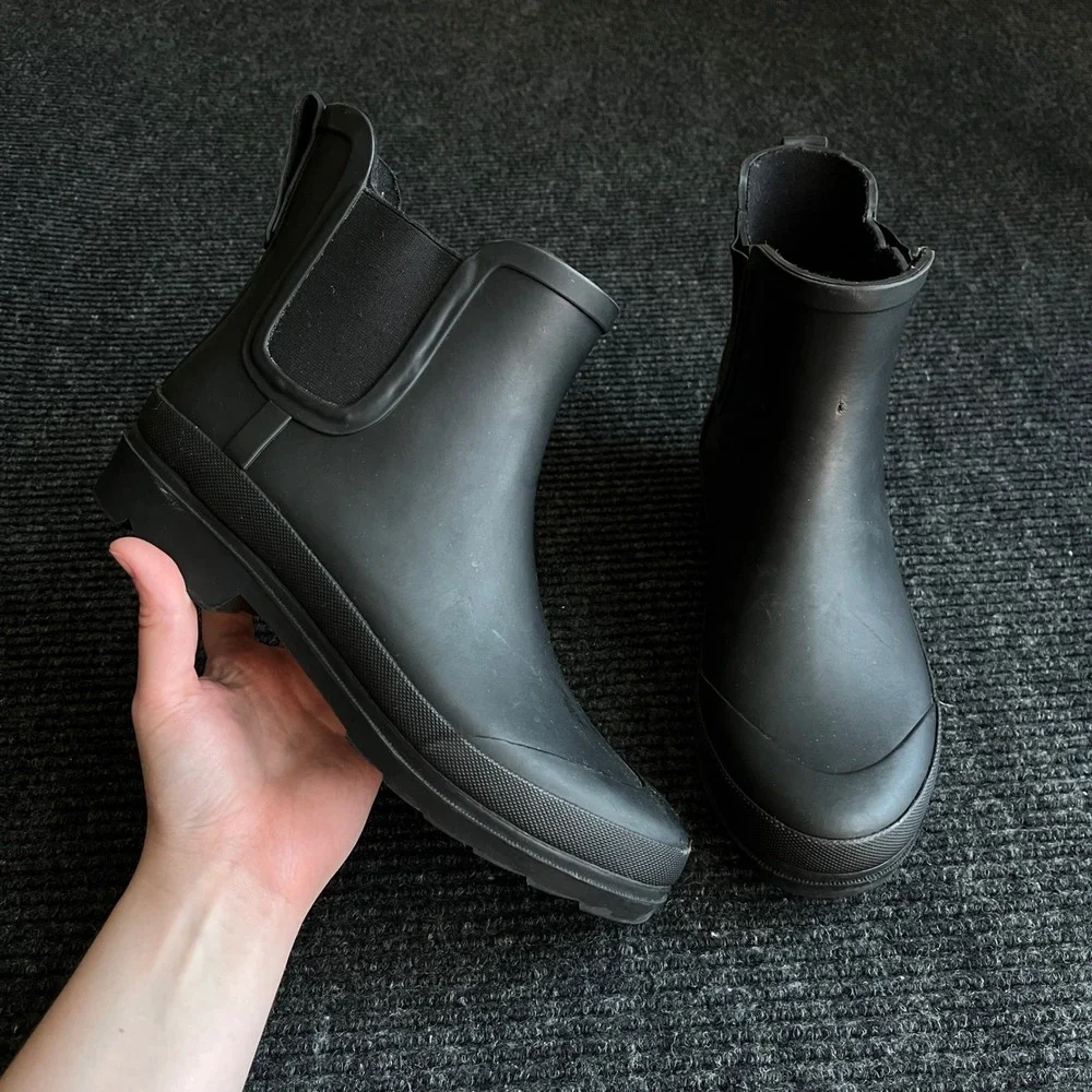 J.Crew Matte Black Rubber Chelsea Rain Boots Womens Size 8 Lug Sole Ankle Boot